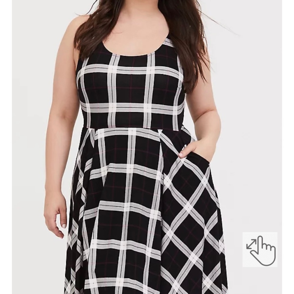 Cute Torrid dress *with pockets* Plaid pattern: black, white, fuschia. Size 2